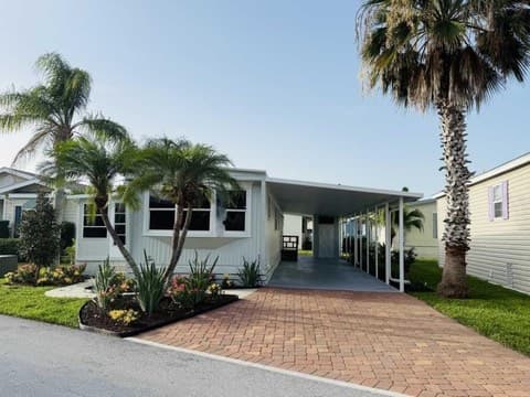 Manufactured home in Vero Beach, FL 32960