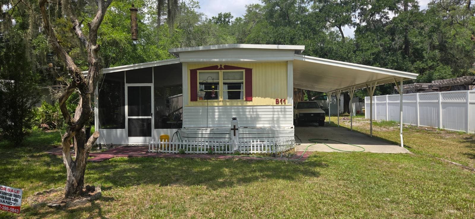 Manufactured home in Floral City, FL 34436