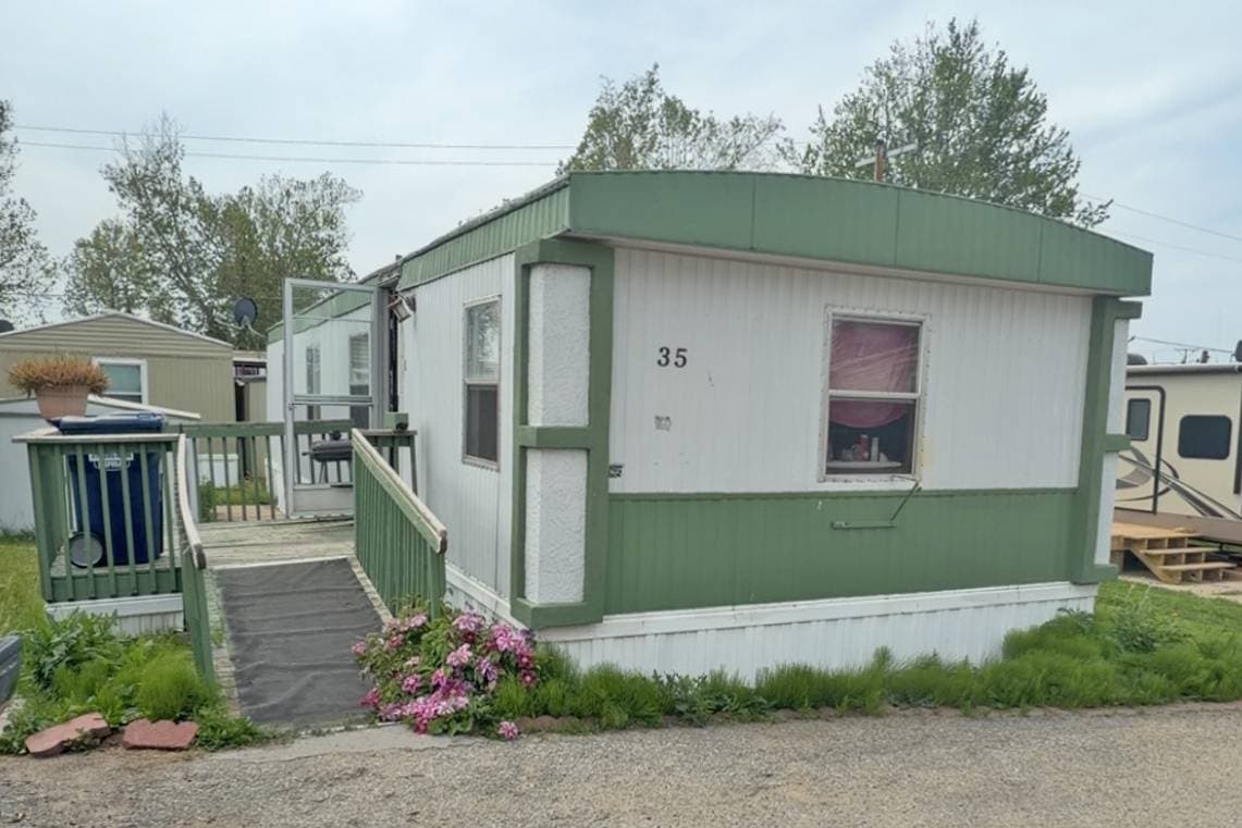 Manufactured home in Cedar Rapids, IA 52404