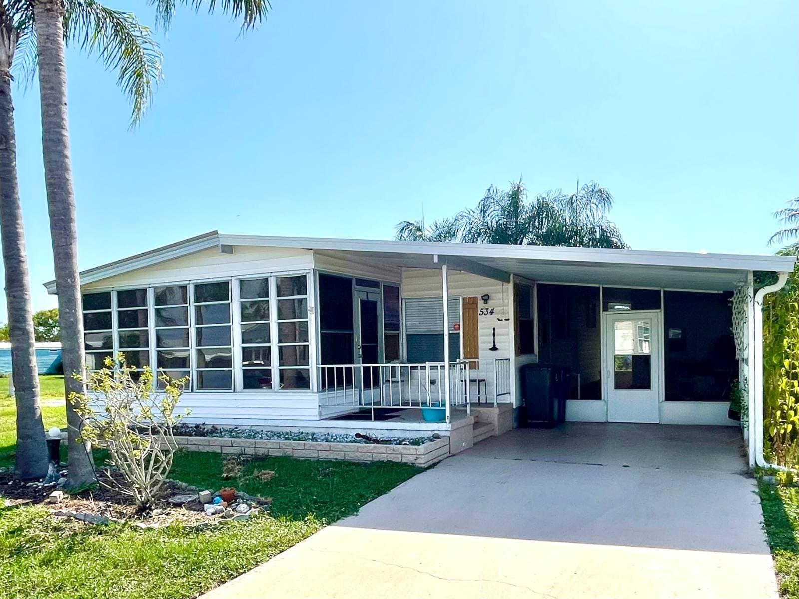 Manufactured home in Ellenton, FL 34222
