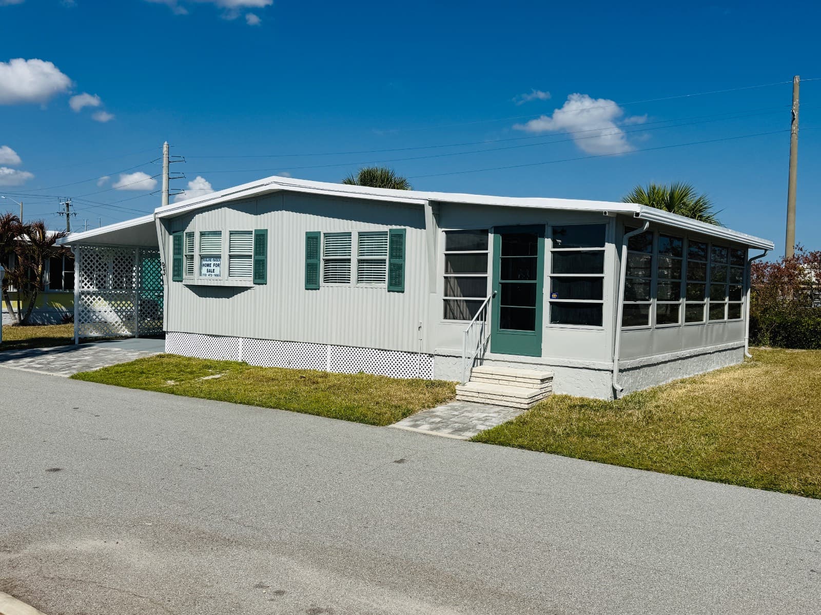 Manufactured home in Vero Beach, FL 32967