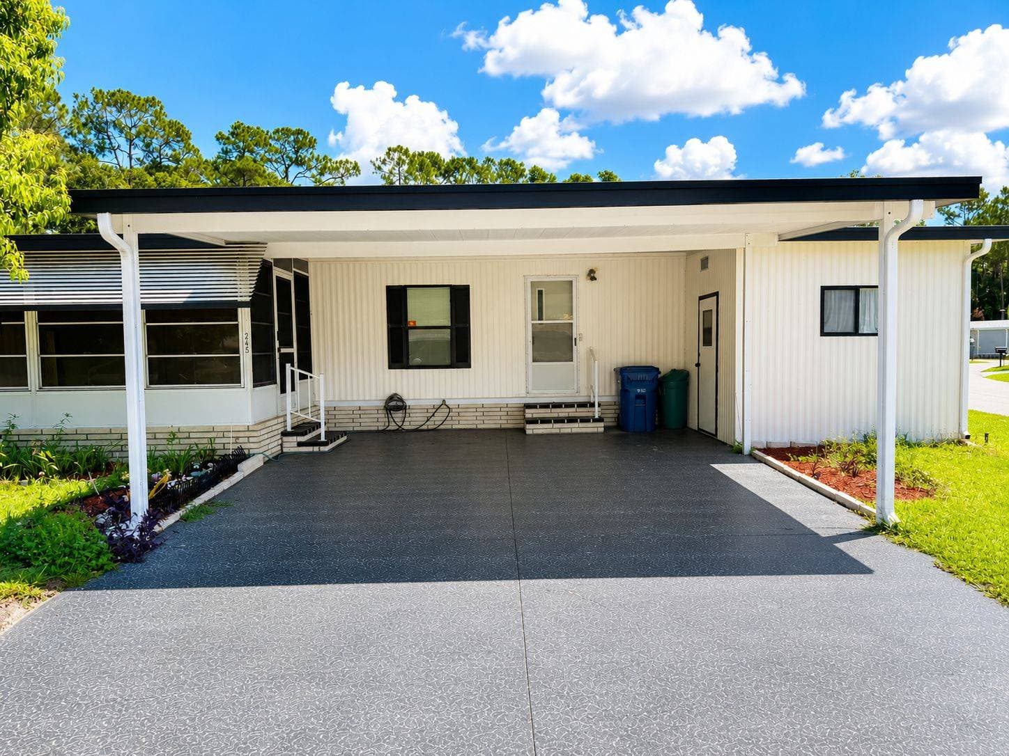Manufactured home in Haines City, FL 33844