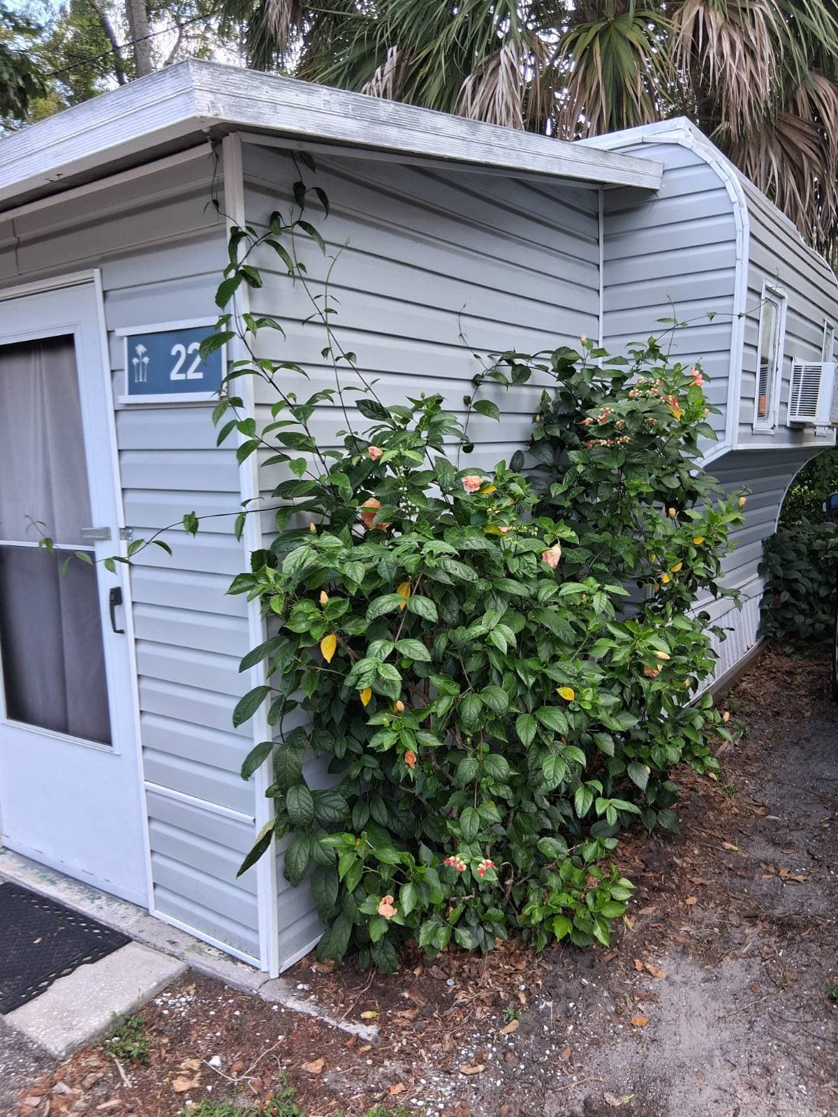 Manufactured home in Largo, FL 33770