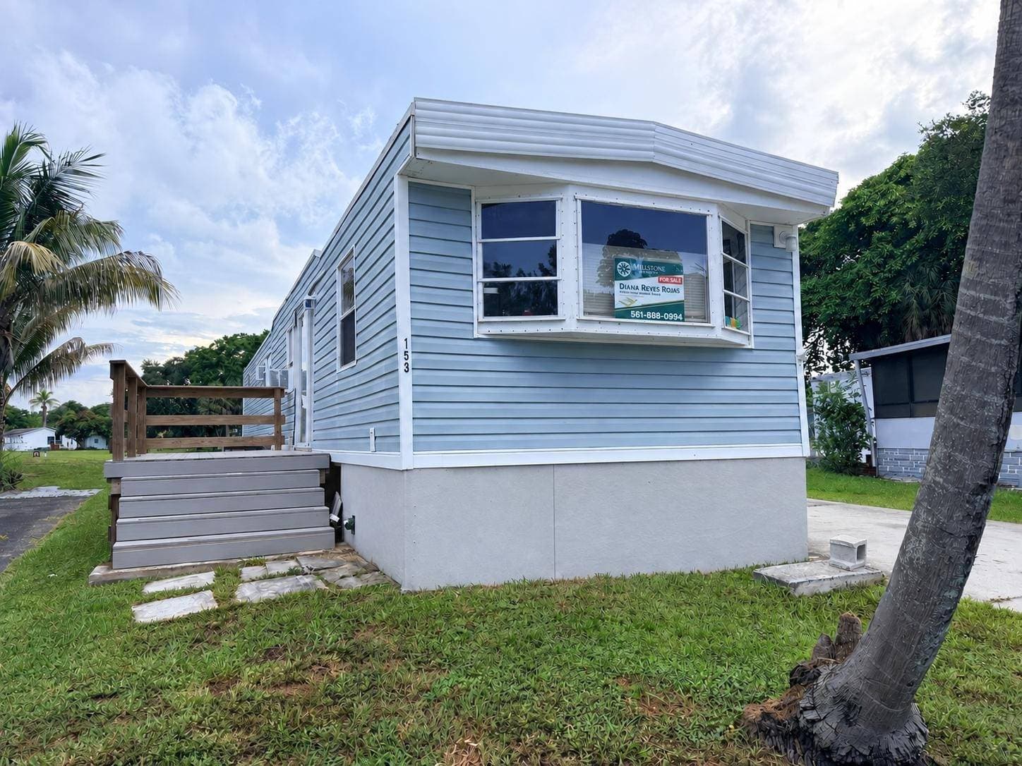 Manufactured home in Coconut Creek, FL 33073