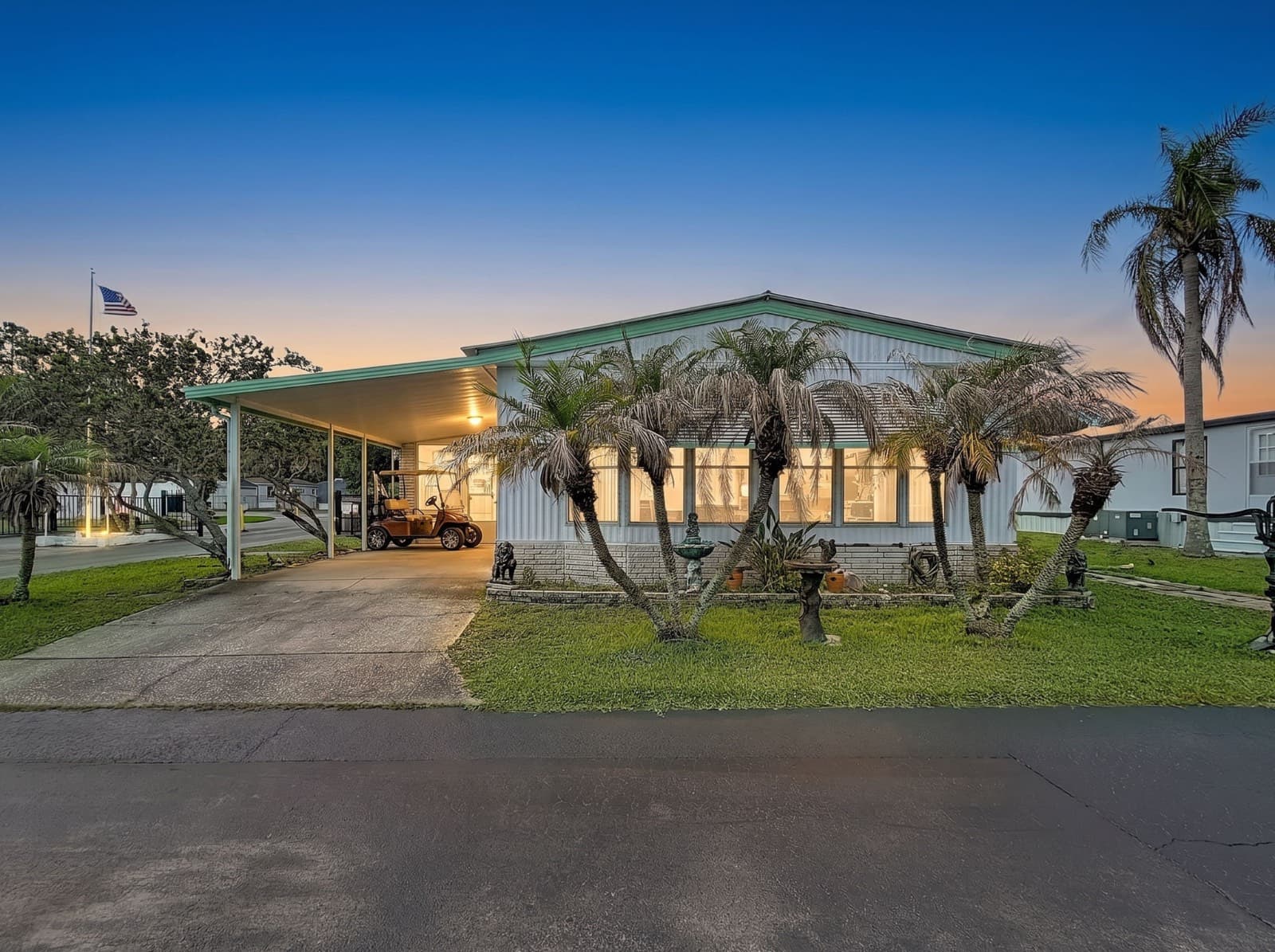 Manufactured home in Lakeland, FL 33815