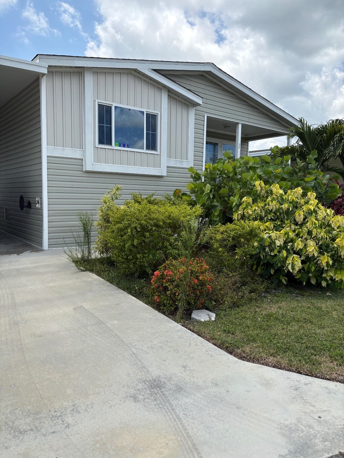 Manufactured home in WEST PALM BEACH, FL 33404