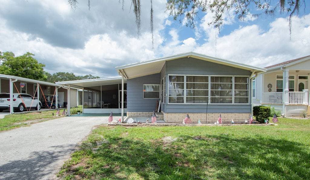 Manufactured home in Leesburg, FL 34788