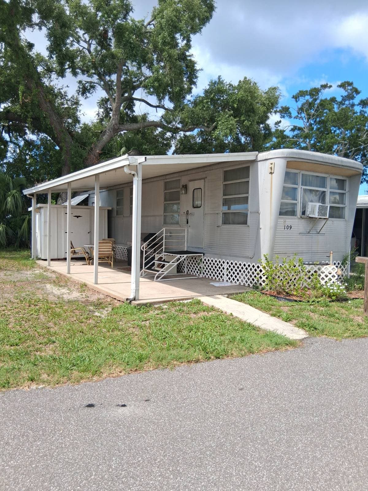 Manufactured home in St petersburg, FL 33709