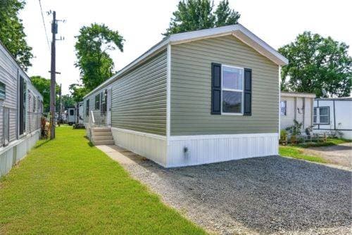 Manufactured home in Moraine, OH 45439