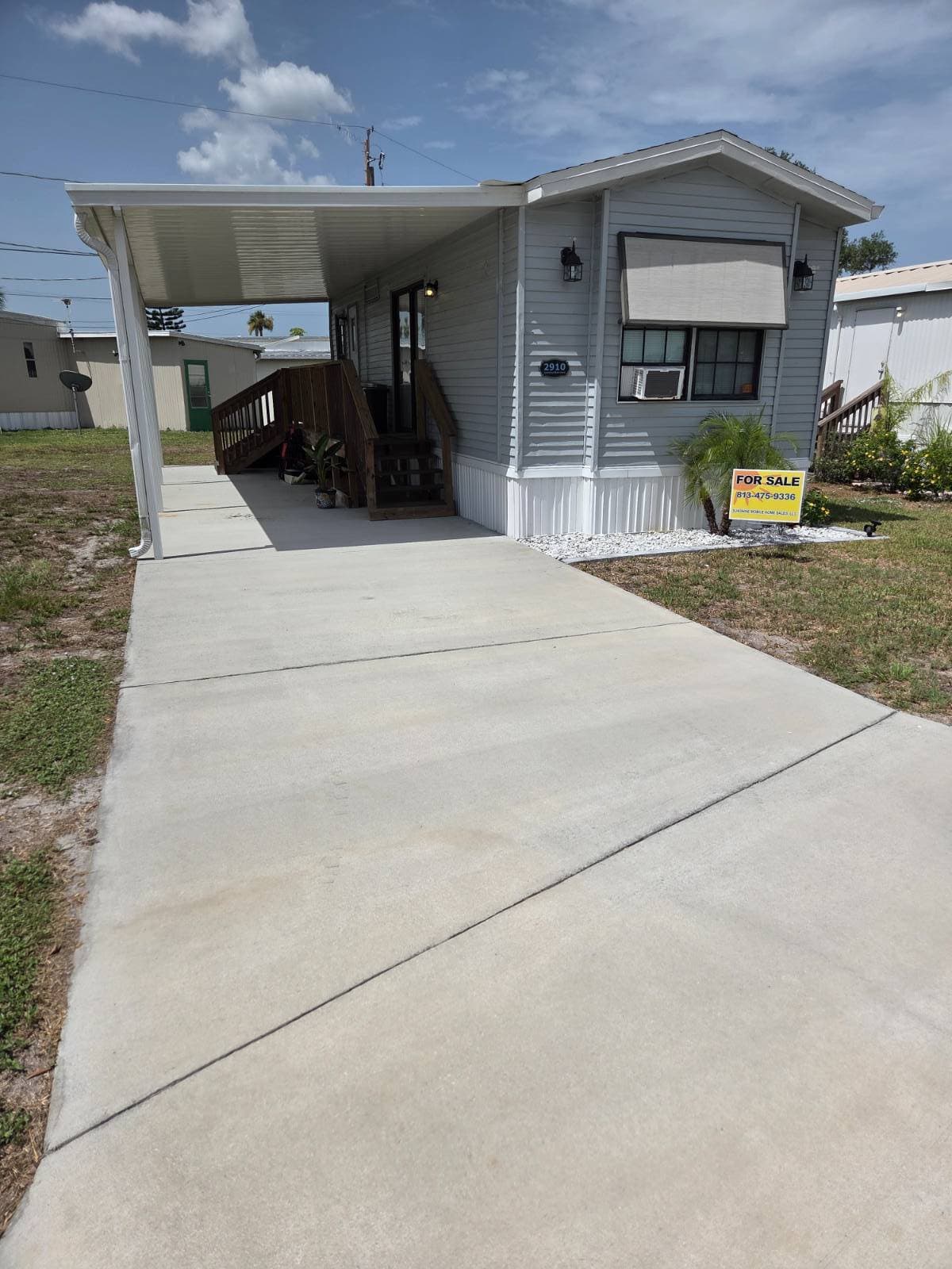 Manufactured home in Ruskin, FL 33570