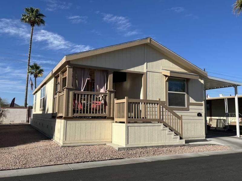 Manufactured home in Mesa, AZ 85207