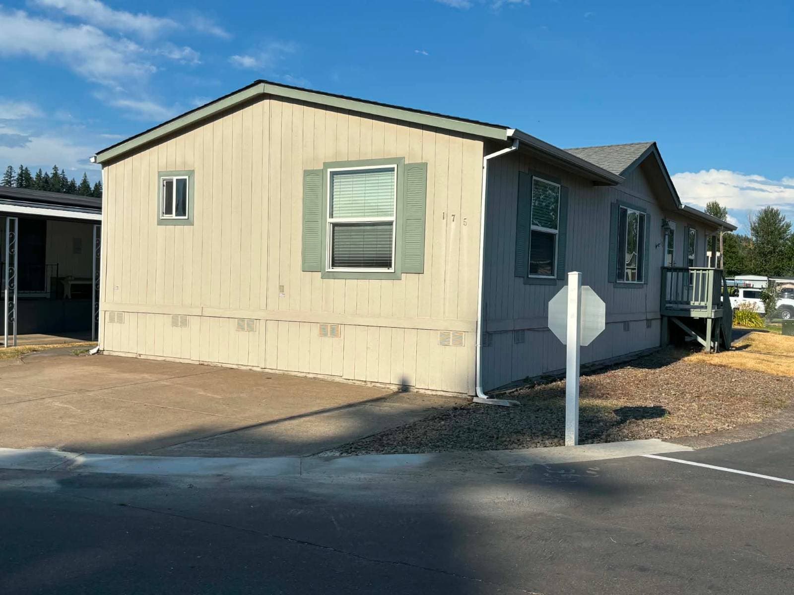 Manufactured home in Clackamas, OR 97015