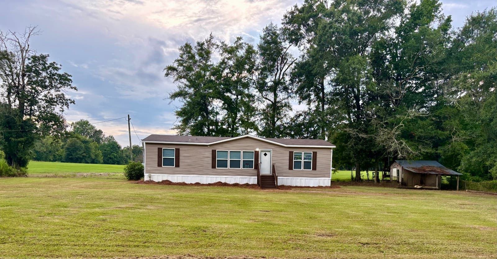 Manufactured home in Gilbertown, AL 36908