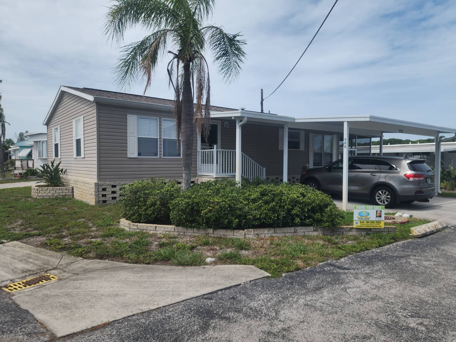 Manufactured home in Saint Petersburg, FL 33709