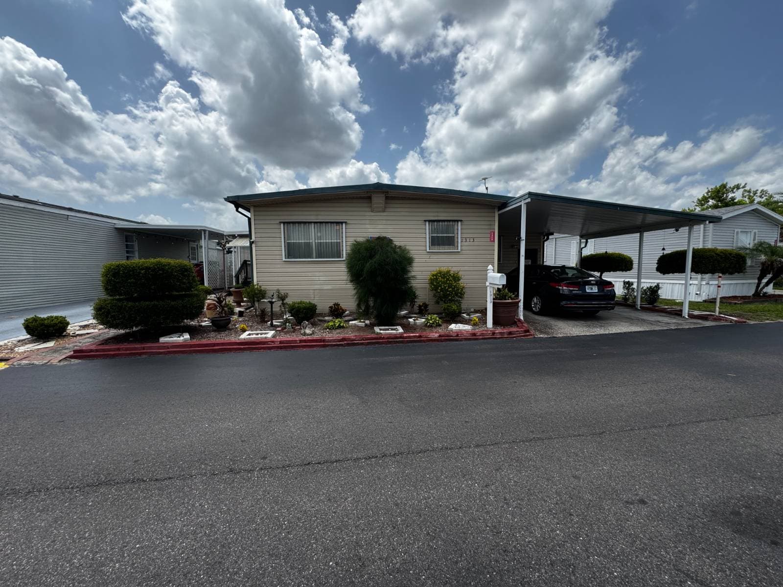 Manufactured home in Tampa, FL 33613