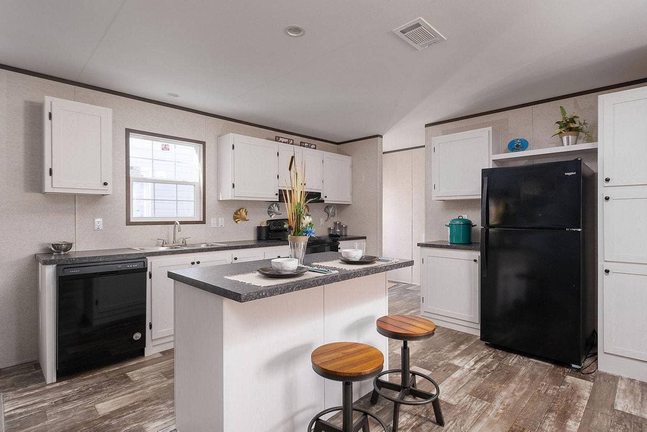 Manufactured home in Leavenworth, KS 66048