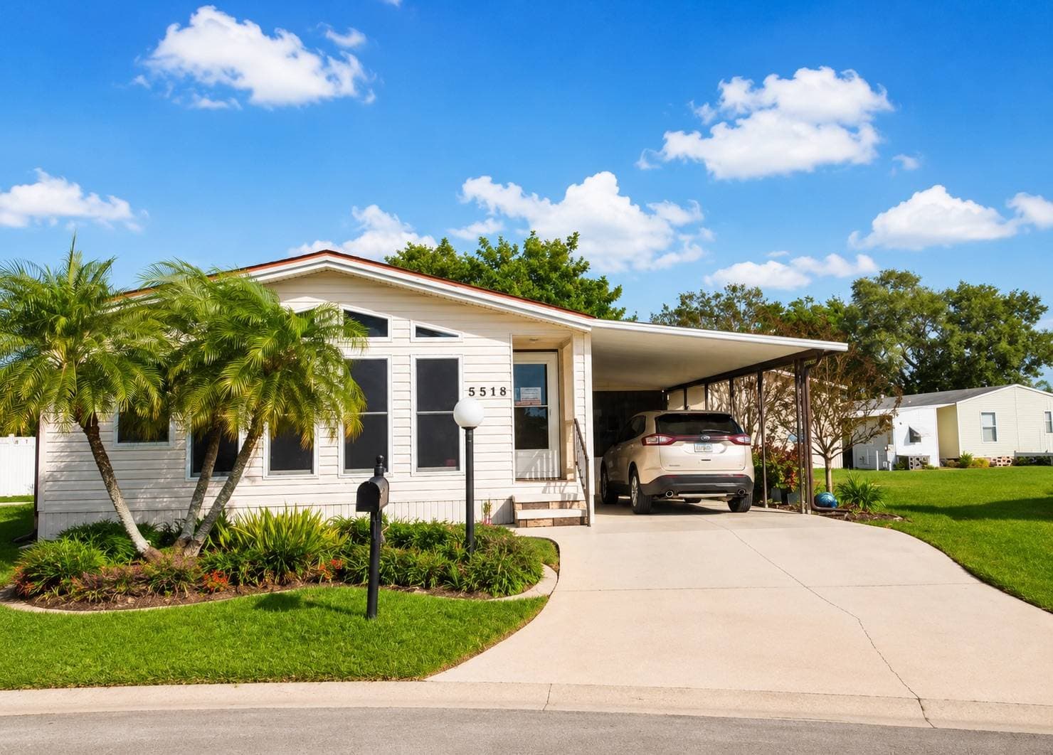 Manufactured home in Bradenton, FL 34203