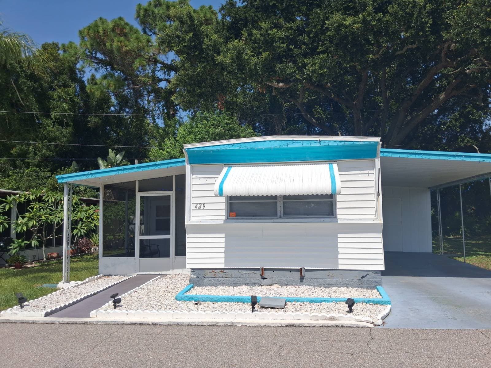 Manufactured home in Clearwater, FL 33764