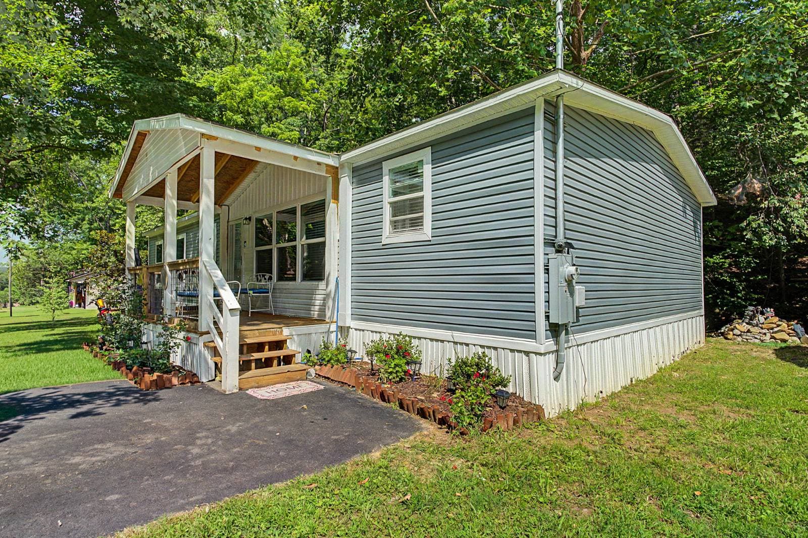 Manufactured home in Pigeon Forge, TN 37863