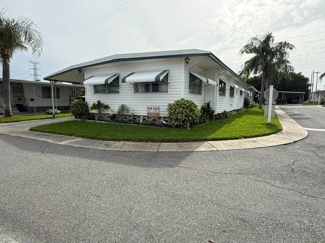 Manufactured home in Clearwater, FL 33761