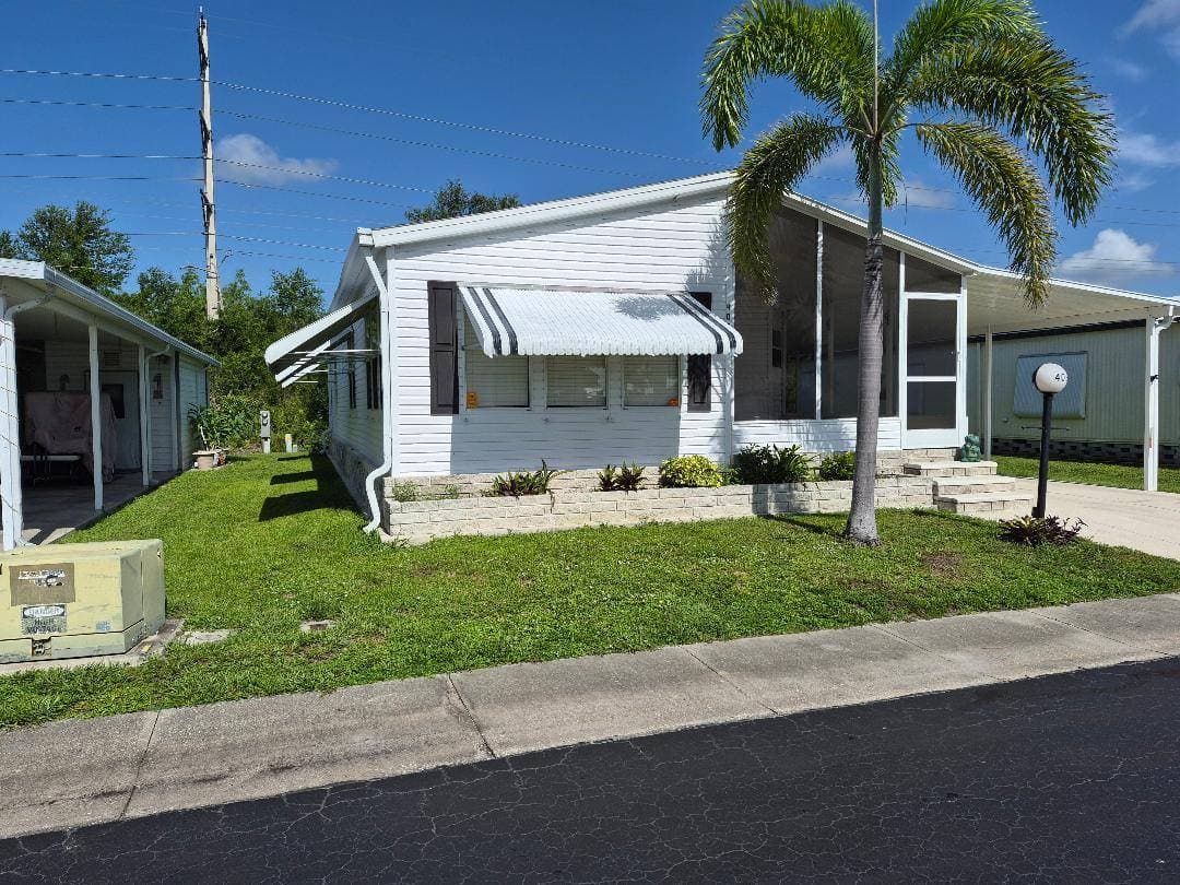 Manufactured home in North Fort Myers, FL 33903