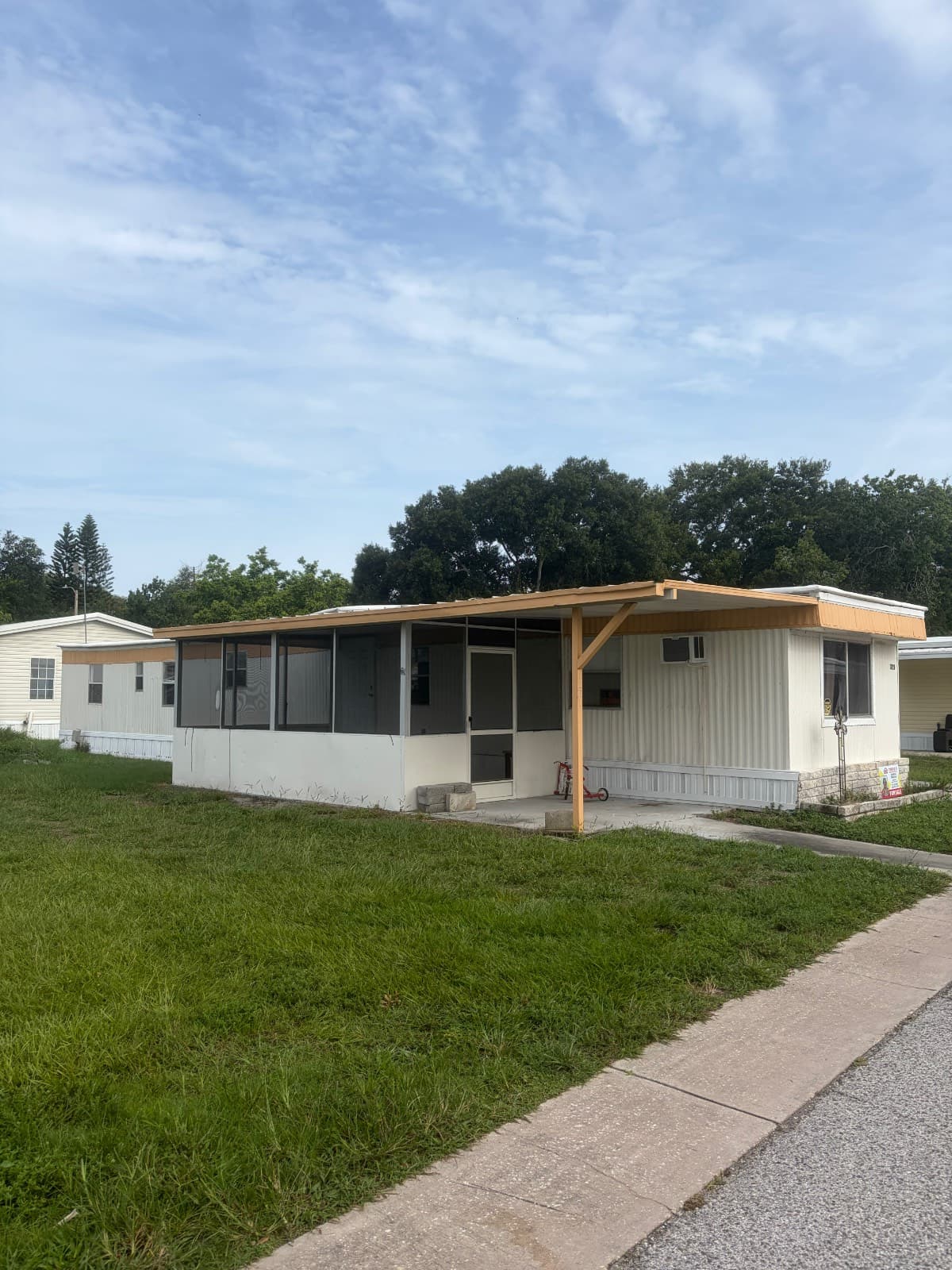 Manufactured home in Largo, FL 33771