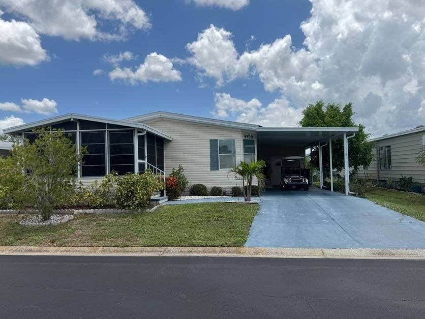 Manufactured home in Parrish, FL 34219