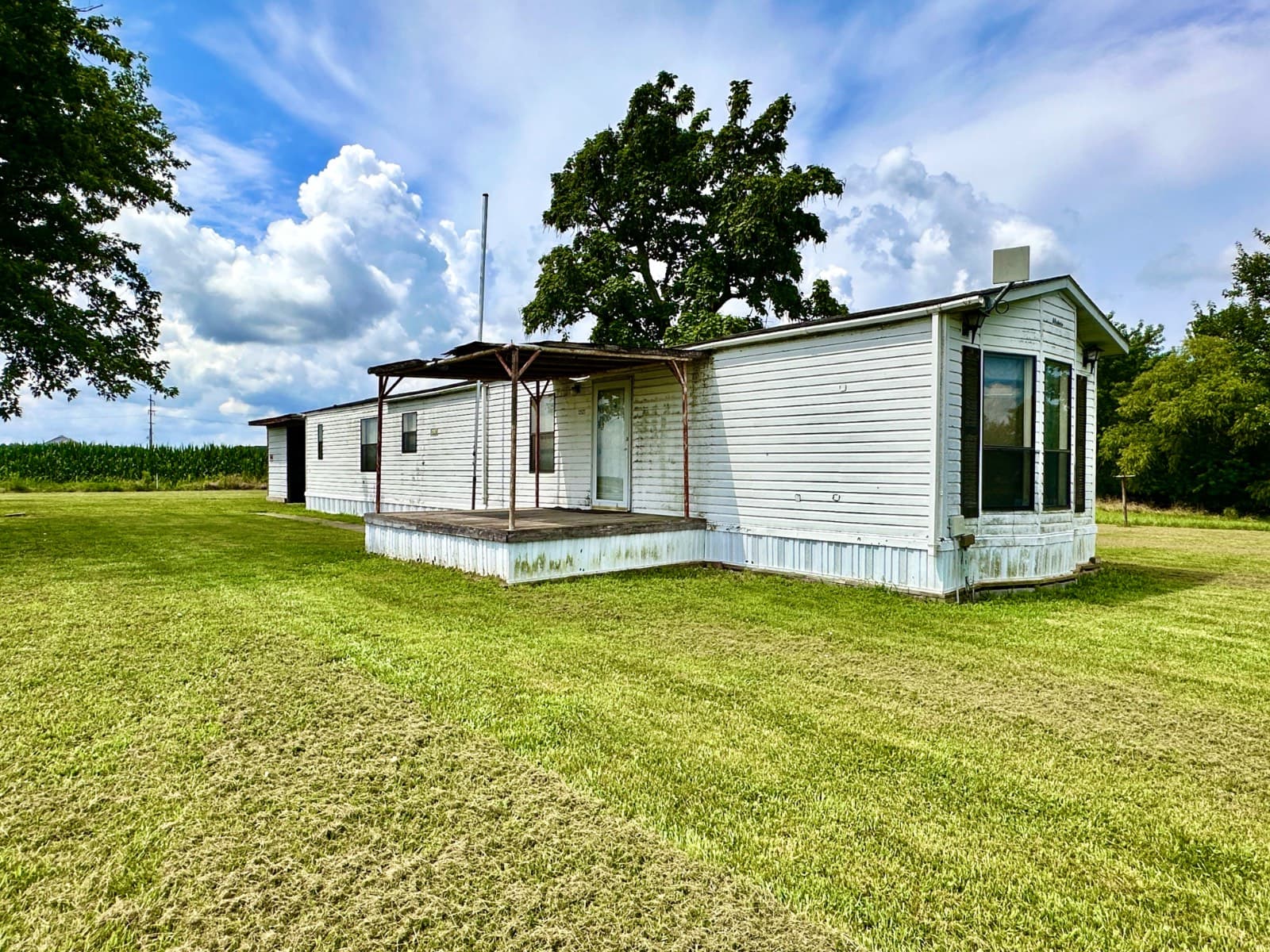 Manufactured home in Iola, IL 62838