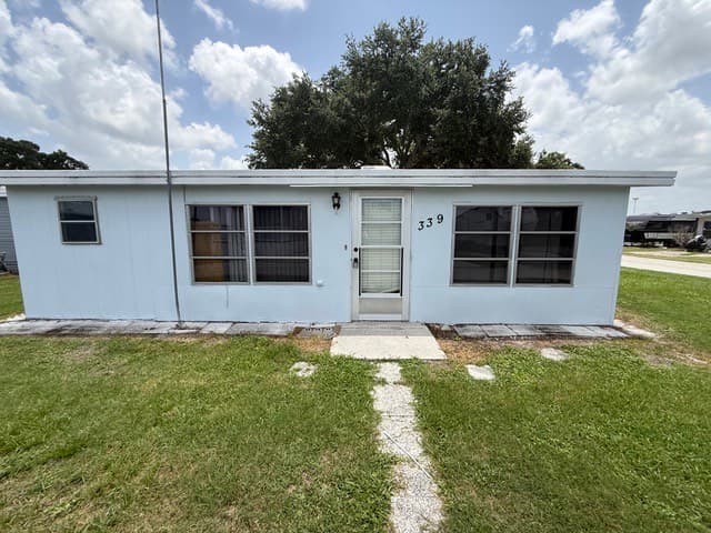 Manufactured home in Haines City, FL 33844