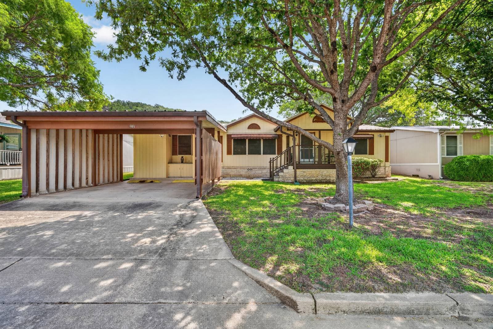 Manufactured home in Kerrville, TX 78028