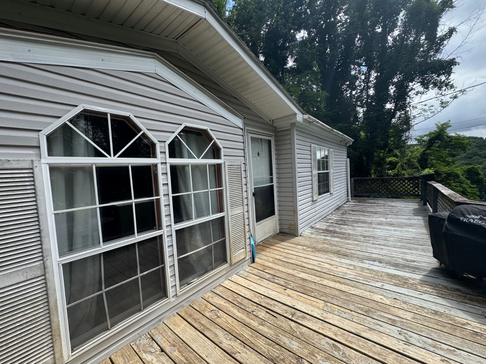 Manufactured home in Newland, NC 28657