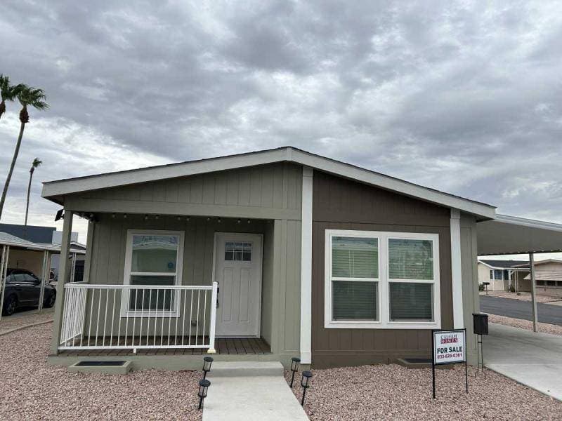 Manufactured home in Phoenix, AZ 85043