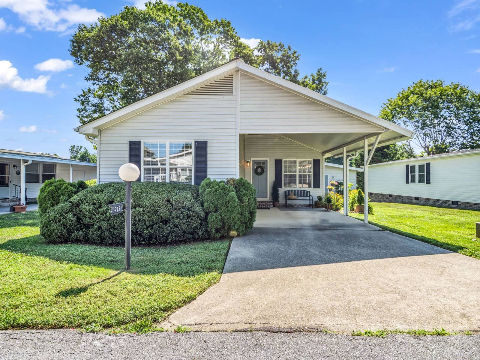 Manufactured home in Hendersonville, NC 28792