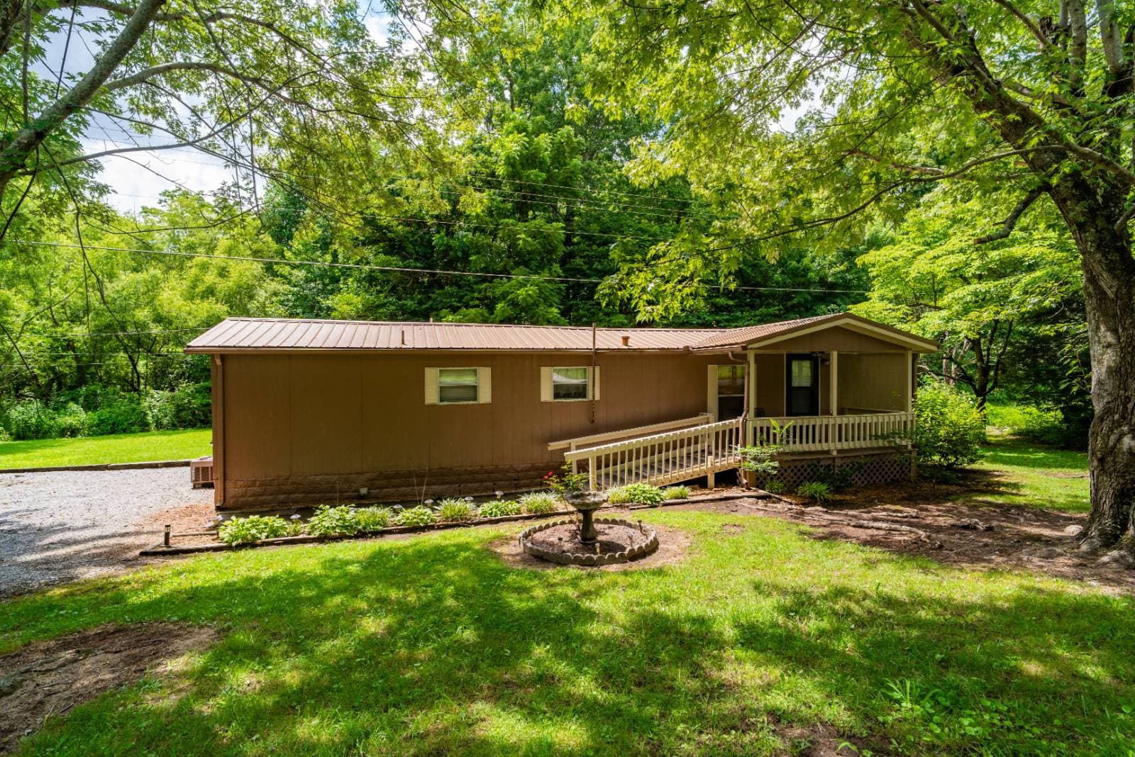 Manufactured home in Sparta, TN 38583