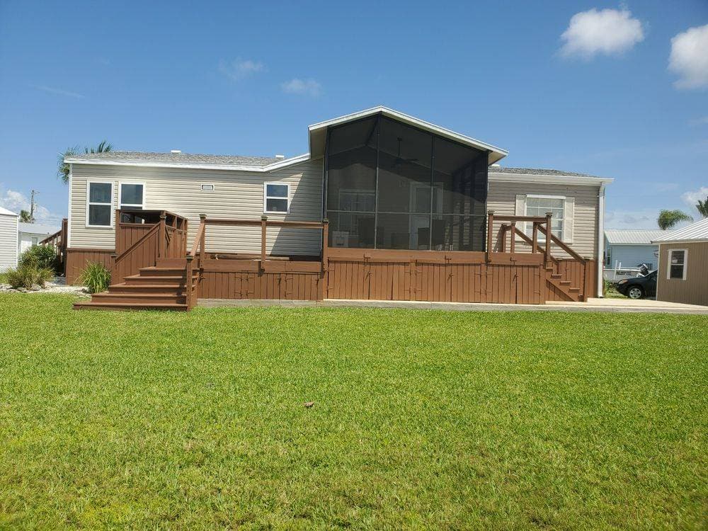 Manufactured home in Oak Hill, FL 32759