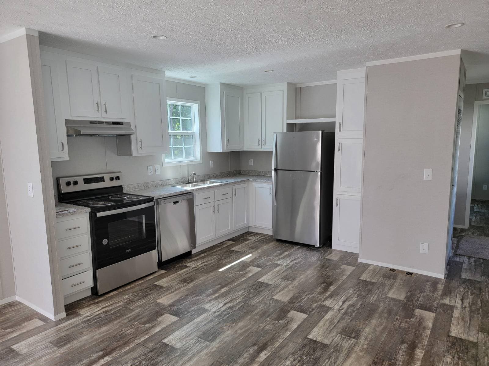 Manufactured home in Hubert, NC 28539