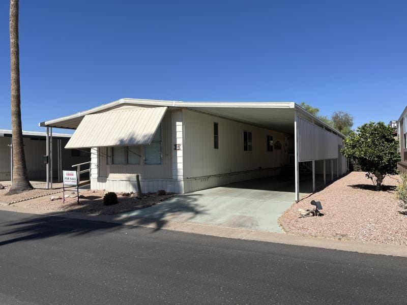 Manufactured home in Mesa, AZ 85207