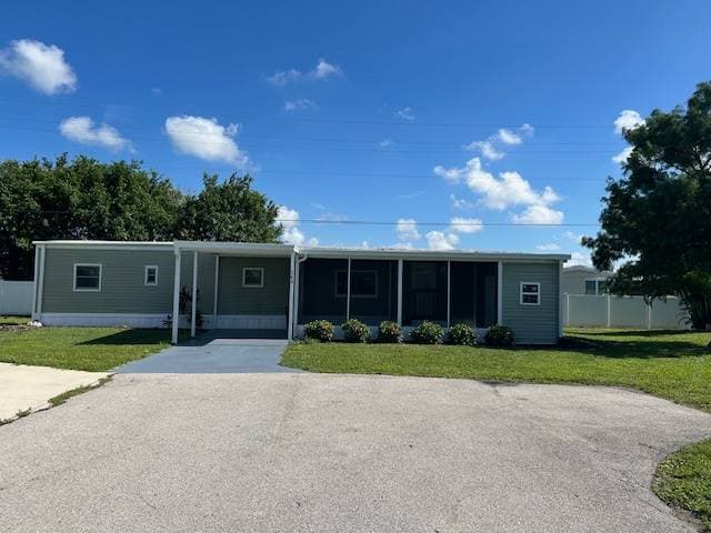 Manufactured home in Naples, FL 34110