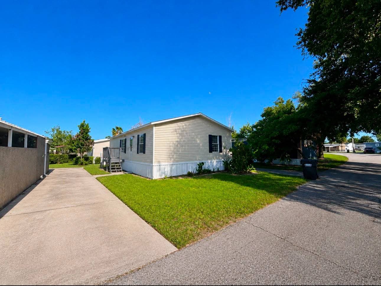 Manufactured home in Orlando, FL 32825