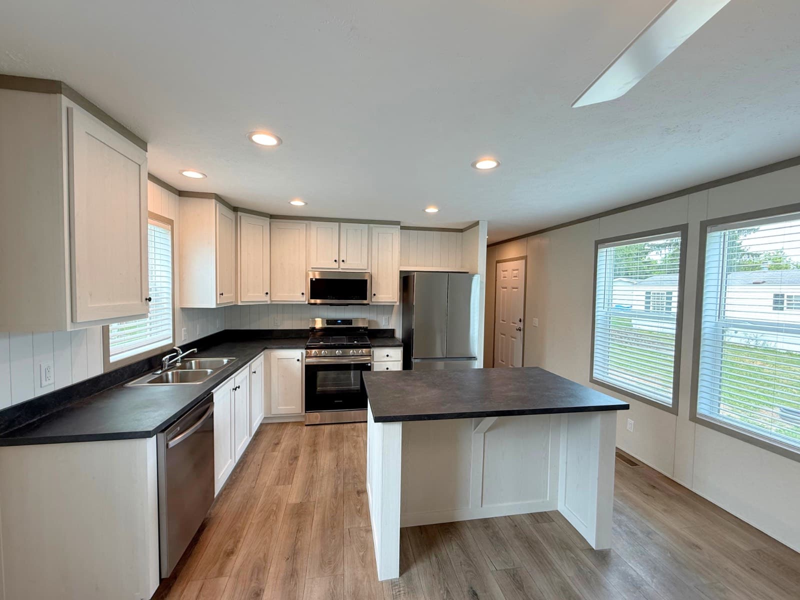 Manufactured home in Wakeman, OH 44889
