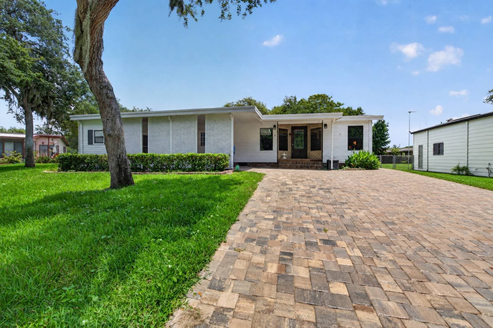Manufactured home in Ormond Beach, FL 32174
