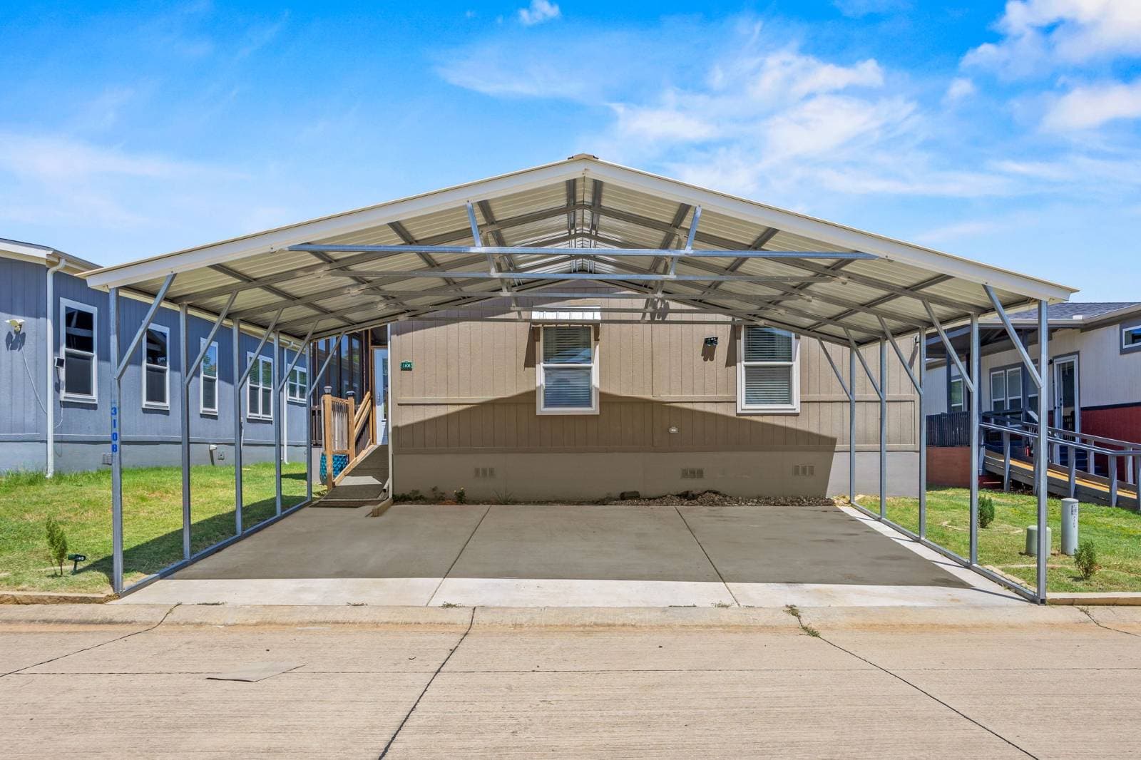 Manufactured home in Euless, TX 76040