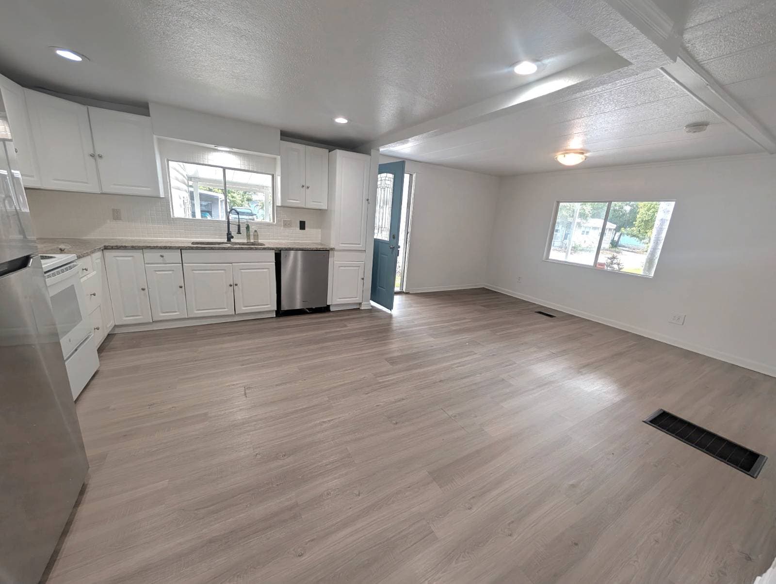 Manufactured home in LARGO, FL 33771