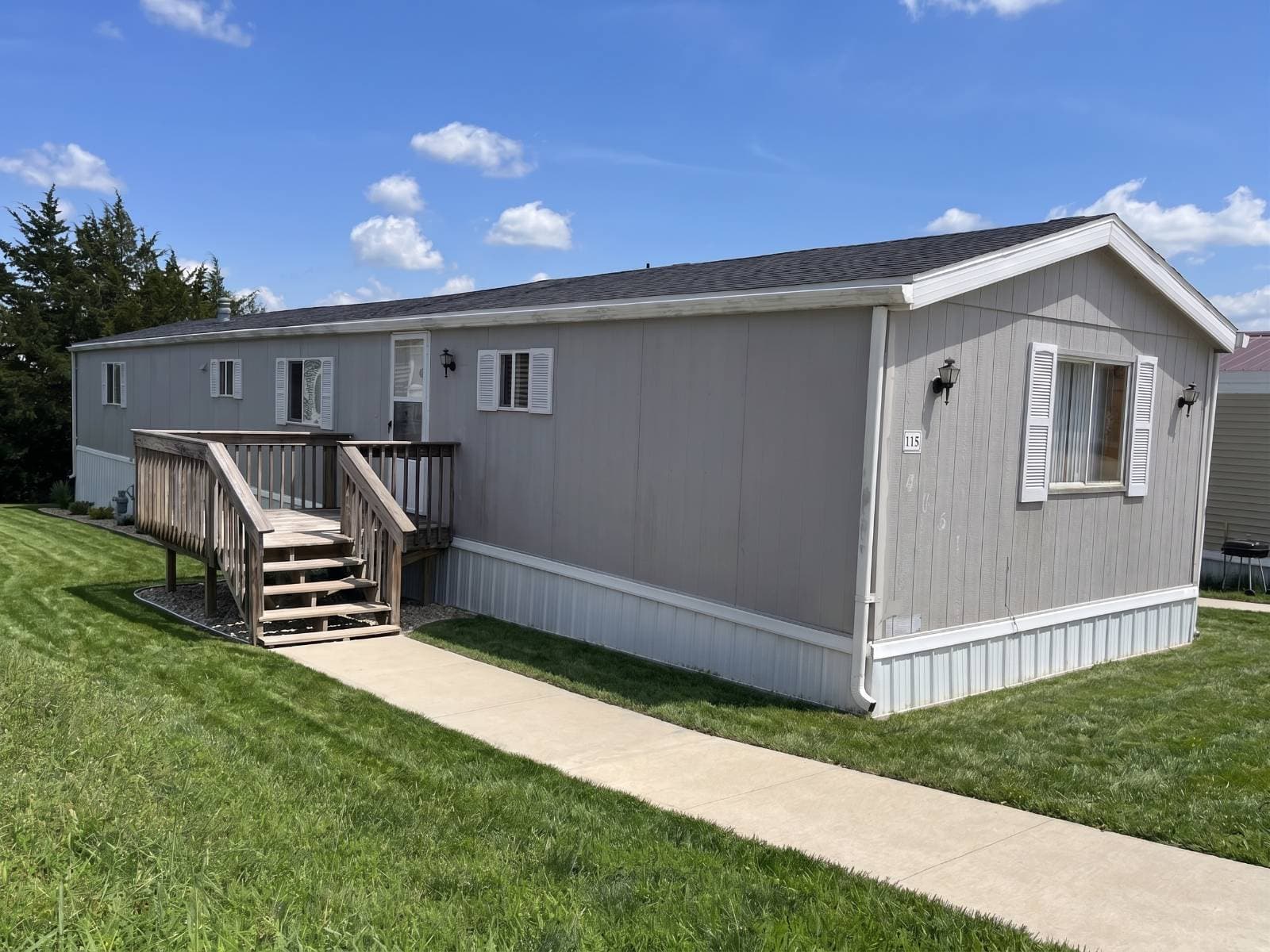Manufactured home in Winterset, IA 50273