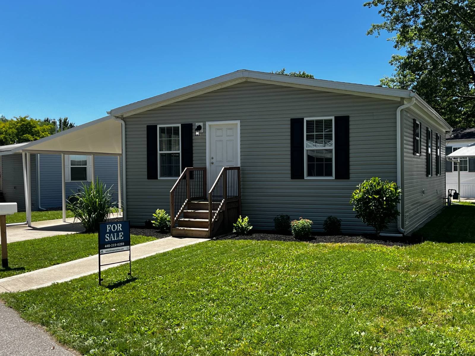 Manufactured home in Olmsted Township, OH 44138