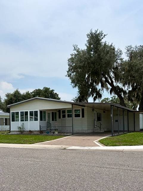 Manufactured home in Zephyrhills, FL 33540