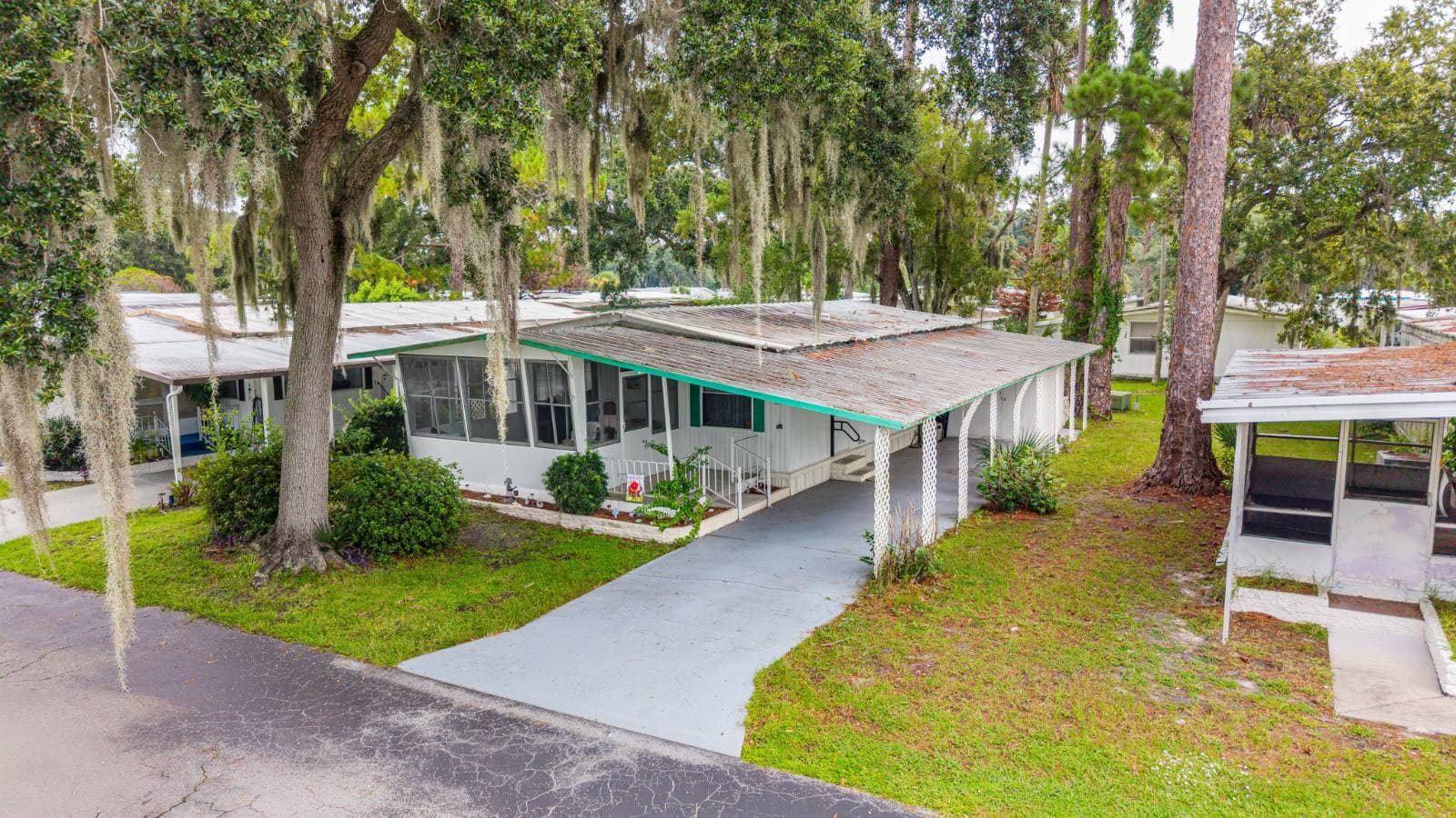 Manufactured home in Daytona Beach, FL 32119