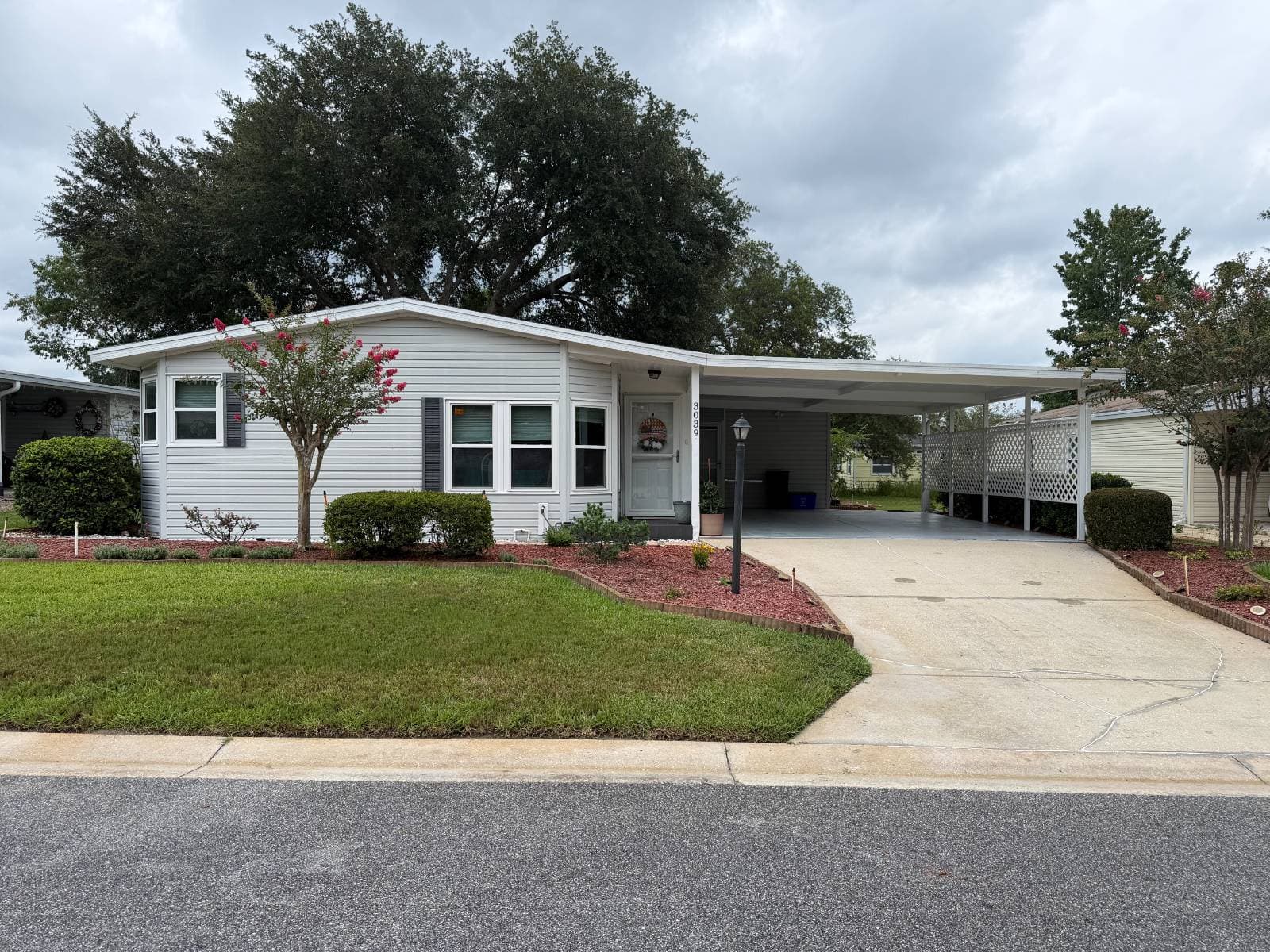 Manufactured home in Deland, FL 32724