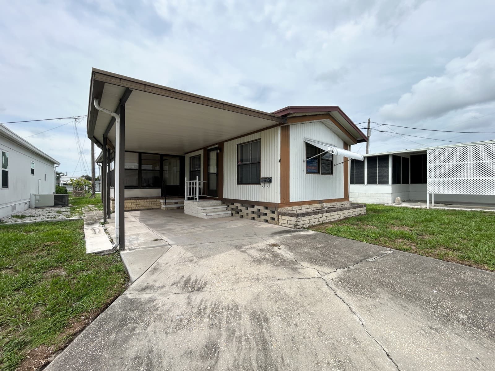 Manufactured home in Bradenton, FL 34203
