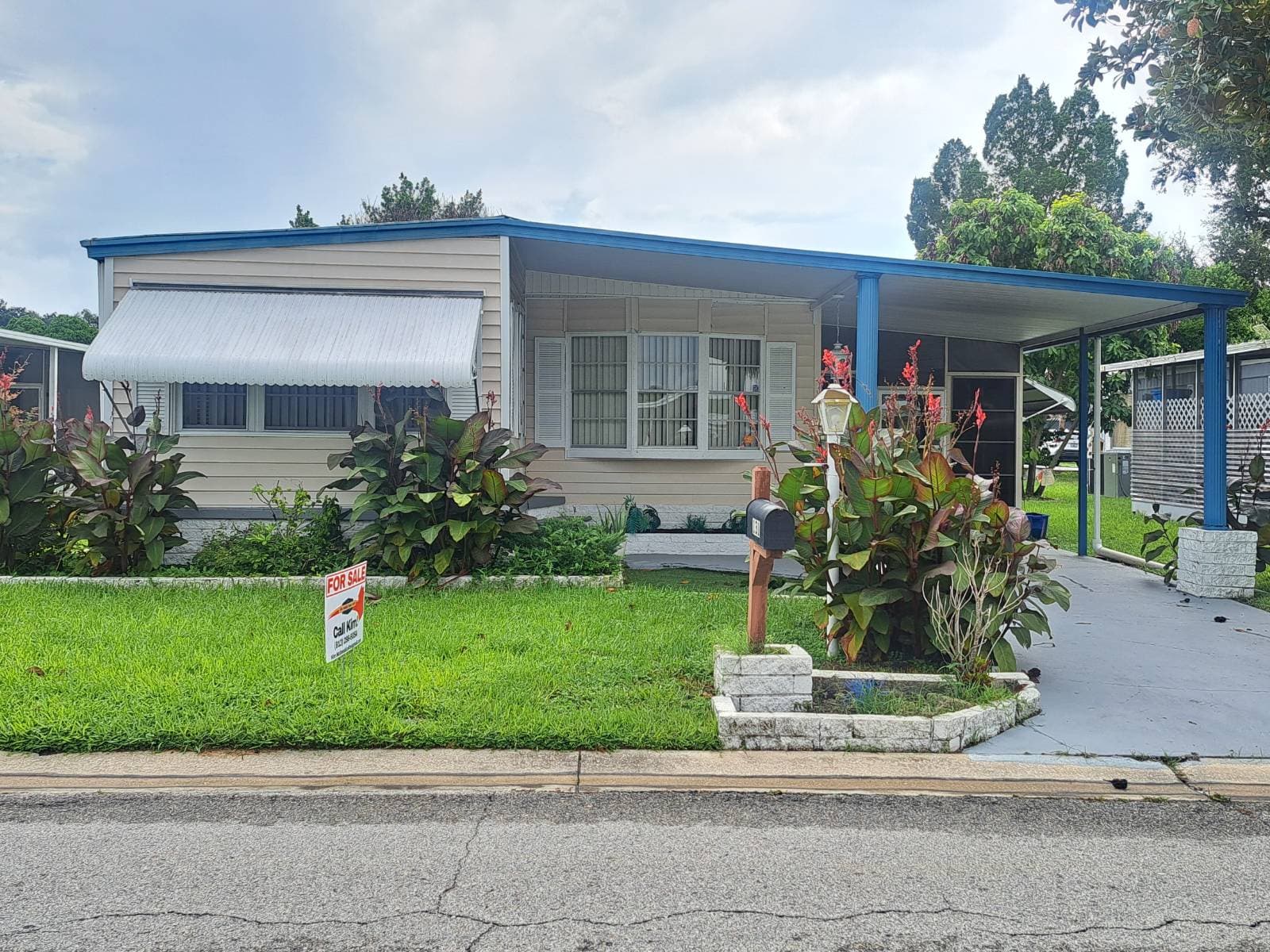 Manufactured home in Brandon, FL 33594